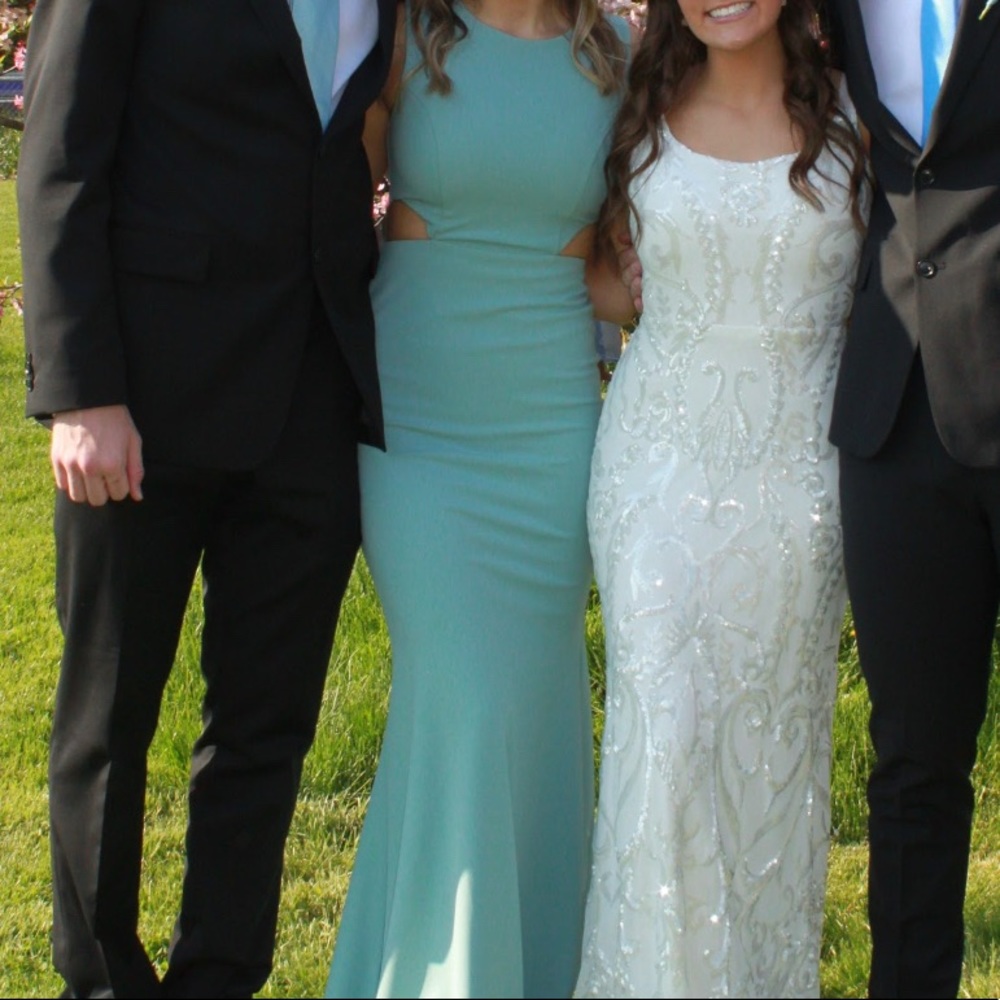 Lulu’s PROM DRESS‼️✨ - Picture 6 of 6